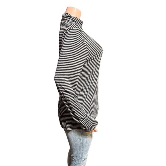 Fashion long sleeve turtle neck stripes ruched solid casual lightweight tee shir - Picture 4 of 6